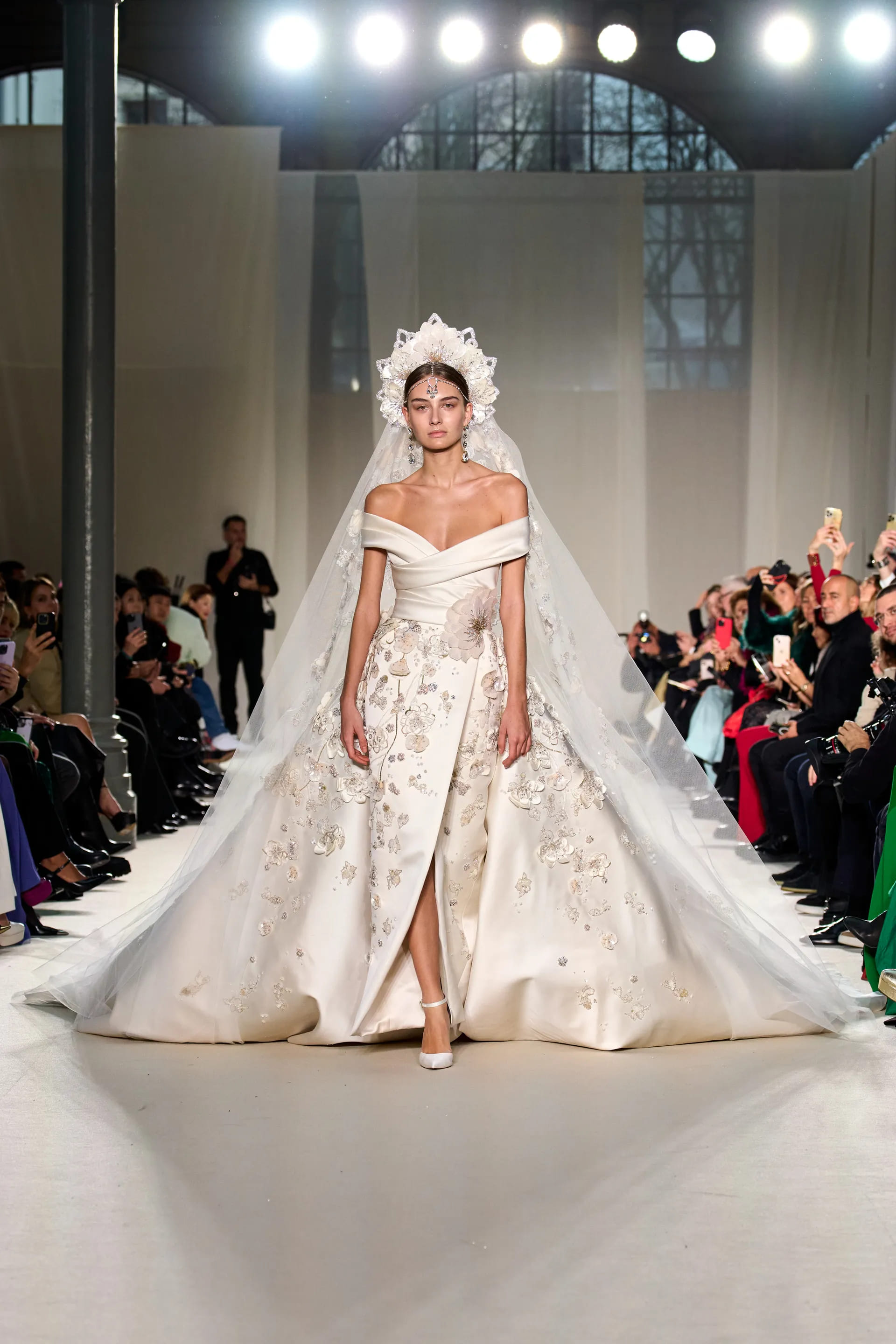 Haute Couture Xuân - Hè 2023 cô dâu elie saab