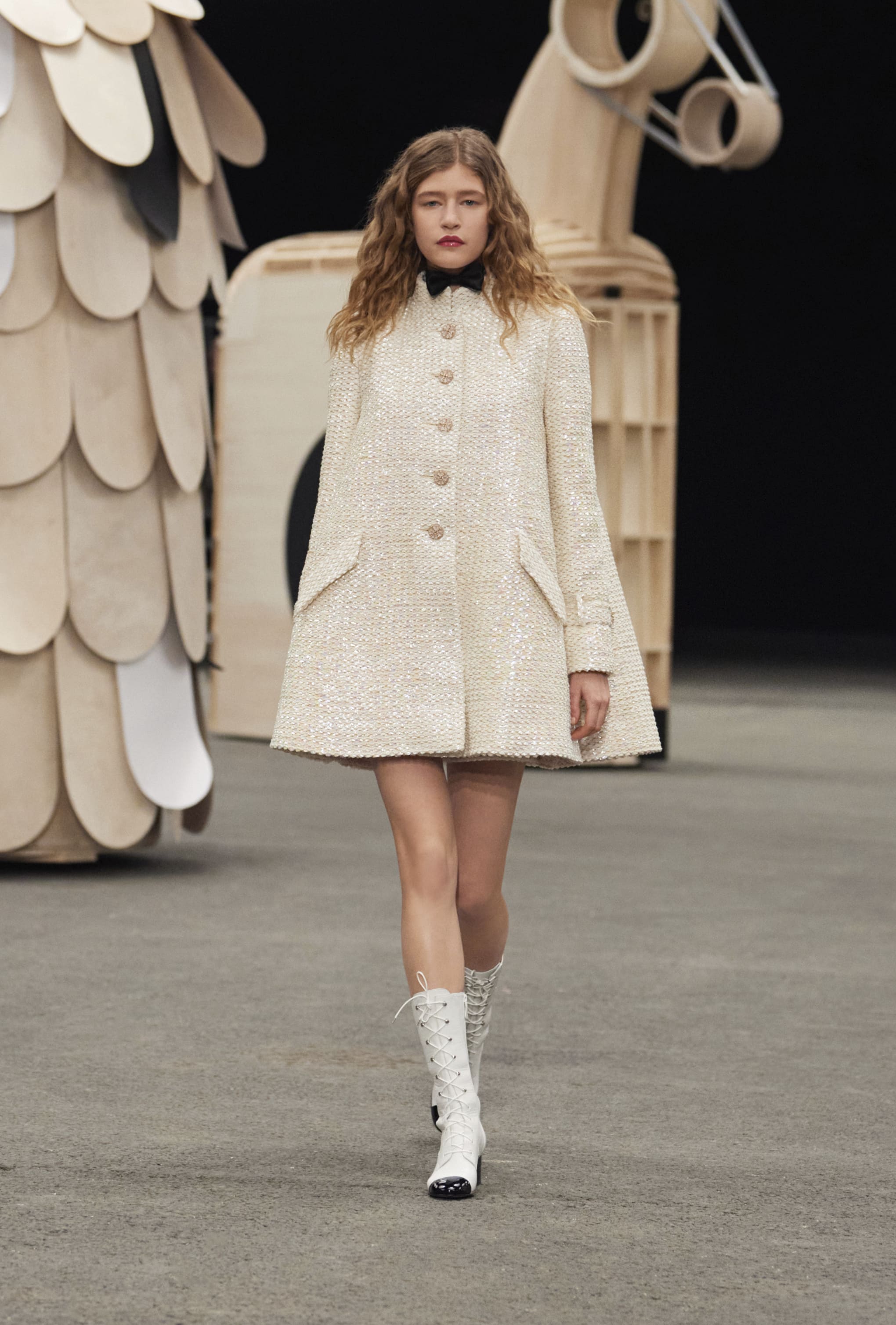 CHANEL SPRING-SUMMER 2023 HAUTE COUTURE cape