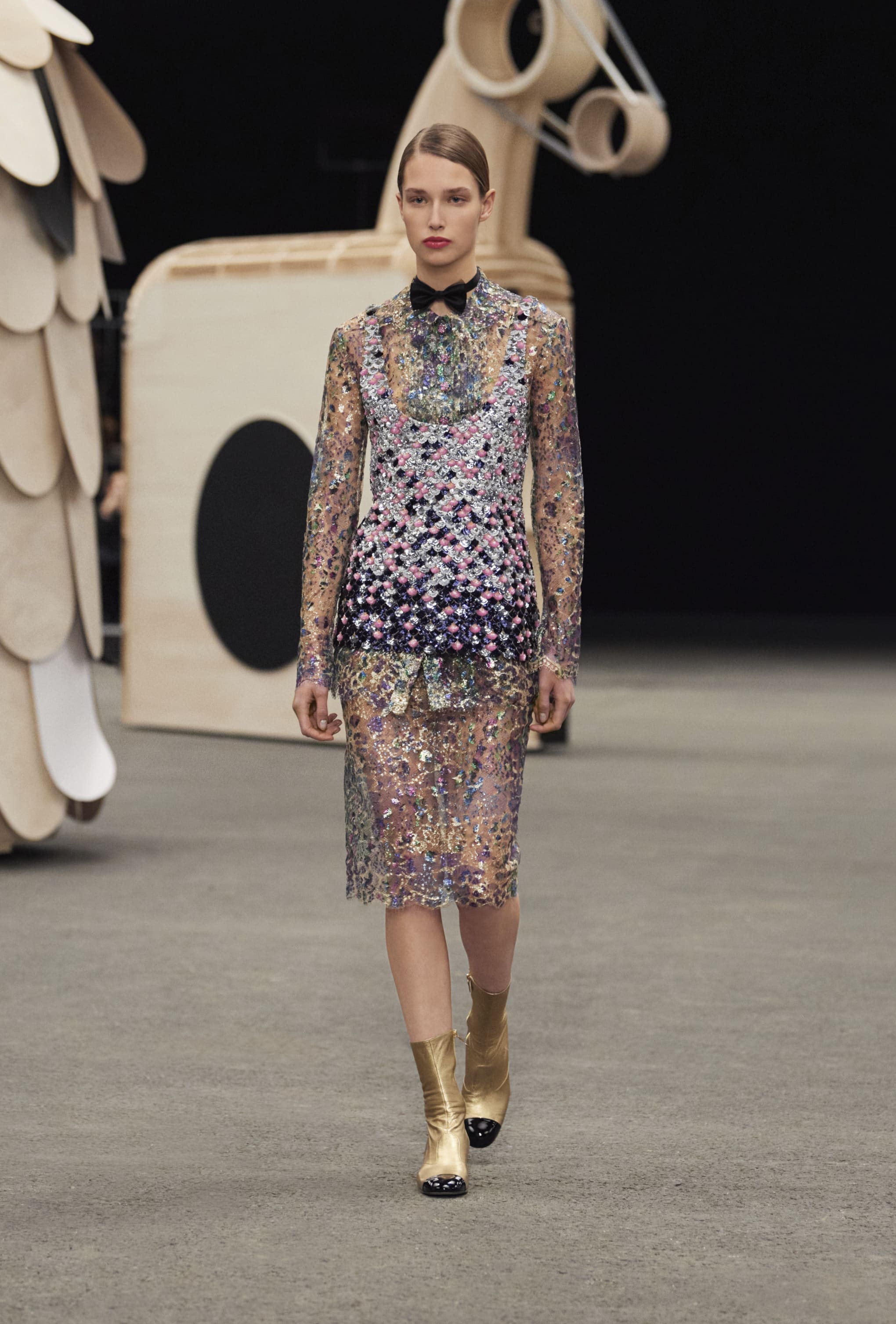 CHANEL SPRING-SUMMER 2023 HAUTE COUTURE purple sheer