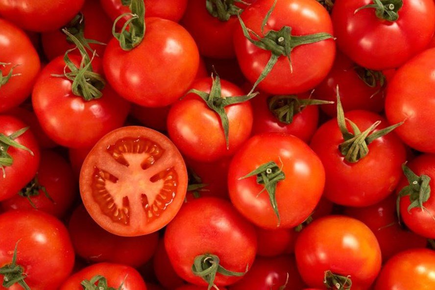 trị thâm cơ thể với cà chua